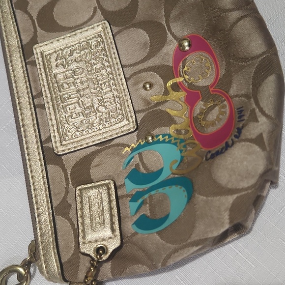 Coach Poppy Y2k Vintage C Logo Studded Wristet Classic Gold Pink And Blue Design - Picture 3 of 7